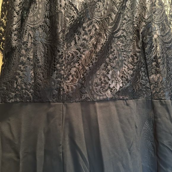 Sheen curve 4X black dress lace top. - Picture 3 of 7
